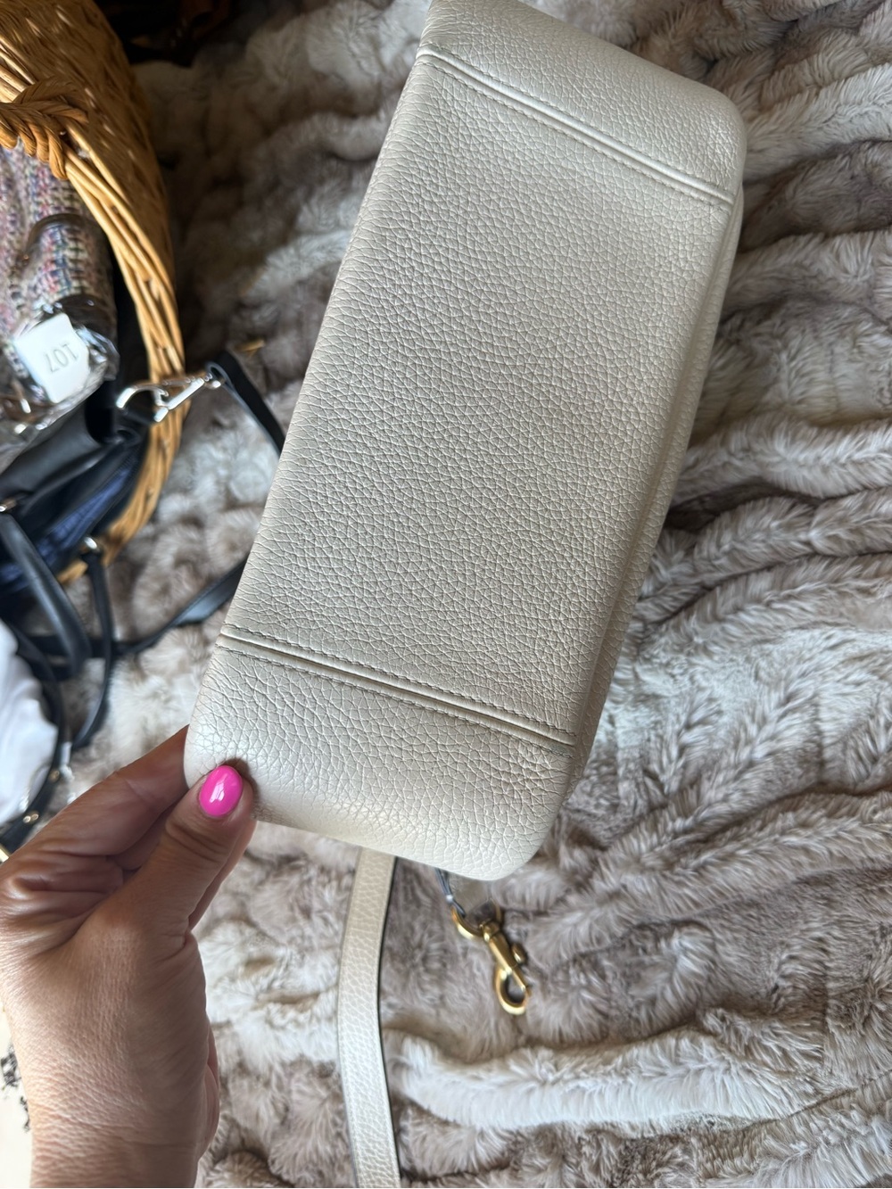 Coach Cream Pebbled Leather Shoulder Bag with Gold Hardware - Picture 4 of 7